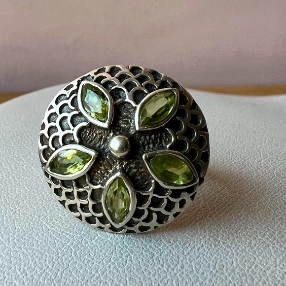 VINTAGE ARTISAN SAND DOLLAR DESIGN PERIDOT RING 925 STERLING SILVER UNIQUE HEAVY
